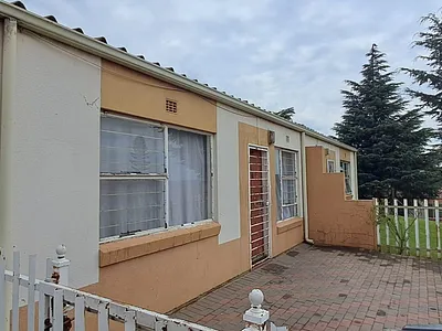 2 Bedroom Townhouse For Sale in Johannesburg - 8oS4.webp