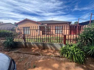 6 Bedroom House For Sale in Vanderbijlpark - 1lLj.webp