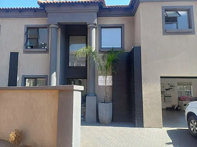 4 Bedroom Townhouse For Sale in Kempton Park - 1QZW.webp