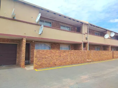 2 Bedroom Apartment For Sale in Kempton Park - j5Mu.webp