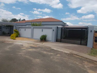 4 Bedroom House For Sale in Alberton - 09Eh.webp