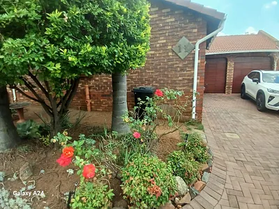 3 Bedroom Townhouse For Sale in Kempton Park - pjUq.webp