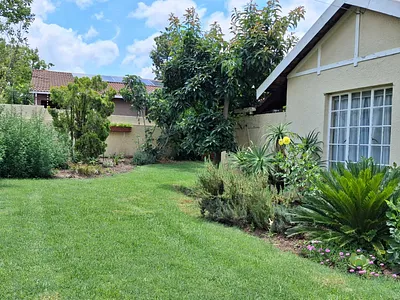 3 Bedroom House For Sale in Randburg - oQcW.webp