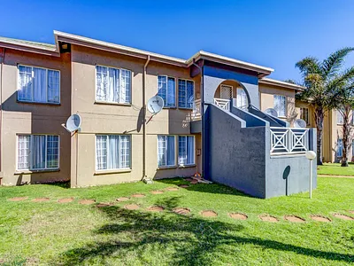 3 Bedroom Townhouse For Sale in Kempton Park - hyxC.webp