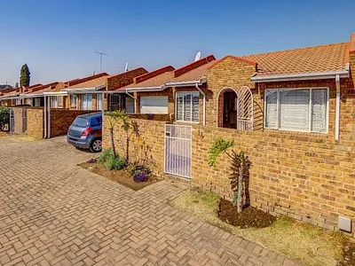 2 Bedroom Townhouse For Sale in Kempton Park - bLLA.webp