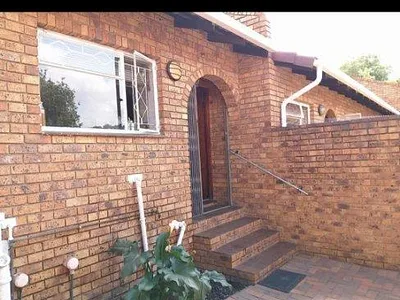 2 Bedroom Townhouse For Sale in Johannesburg - qLrc.webp