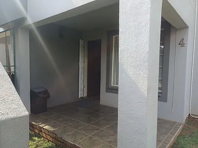 2 Bedroom Townhouse For Sale in Kempton Park - V6xF.webp