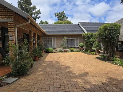 5 Bedroom House For Sale in Alberton - oPNG.webp