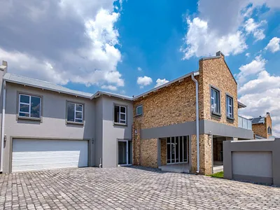 4 Bedroom House For Sale in Beyers Park, Boksburg - S1dZ.webp