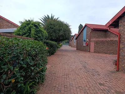 3 Bedroom Townhouse For Sale in Kempton Park - Cca7.webp