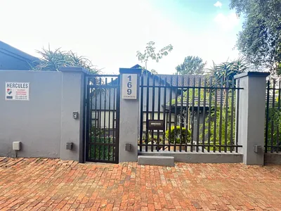 6 Bedroom House For Sale in Johannesburg - siHg.webp