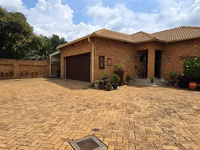 3 Bedroom Townhouse For Sale in Alberton - 77FI.webp