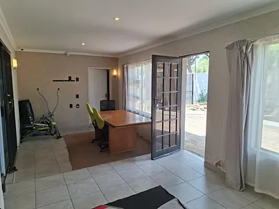 3 Bedroom House For Sale in Johannesburg - OyOp.webp