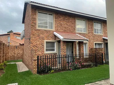 2 Bedroom Apartment For Sale in Kempton Park - gbZ9.webp