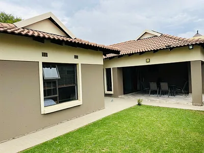 3 Bedroom House For Sale in Kempton Park - T6JB.webp