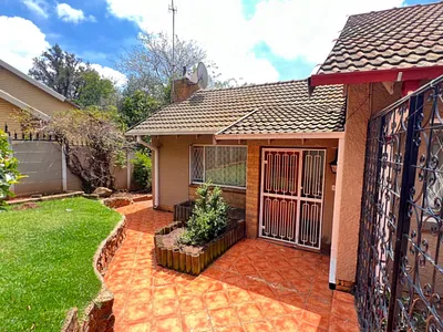 3 Bedroom House For Sale in Johannesburg - 6M4d.webp
