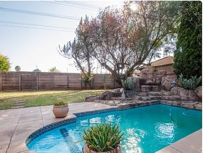 4 Bedroom House For Sale in Springs - img