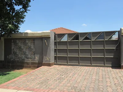3 Bedroom House For Sale in Alveda, Johannesburg - P5dO.webp