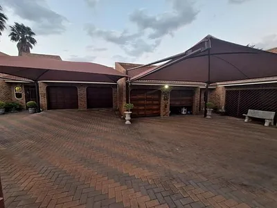 3 Bedroom House For Sale in Kempton Park - xeDa.webp