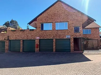 6 Bedroom Townhouse For Sale in Kempton Park - pSSQ.webp