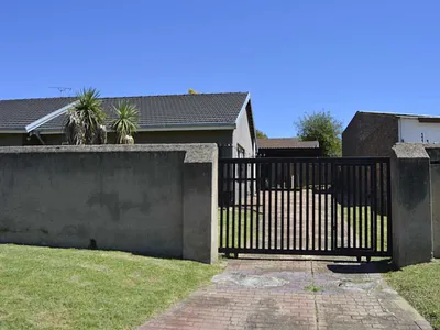 3 Bedroom House For Sale in Kempton Park - NbA5.webp