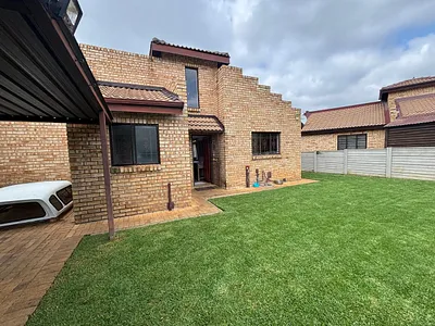 2 Bedroom Townhouse For Sale in Johannesburg - wdwU.webp