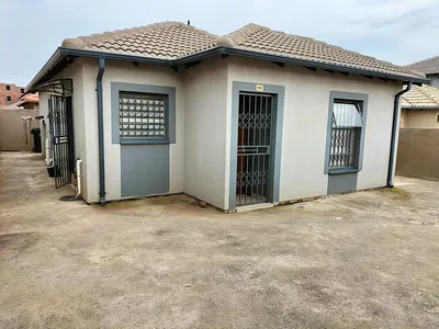 3 Bedroom House For Sale in Midrand - Tx8K.webp