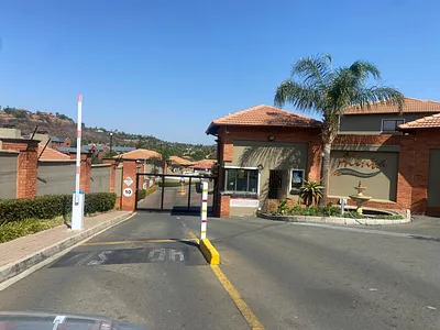 2 Bedroom Townhouse For Sale in Johannesburg - 4RGH.webp