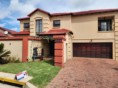 3 Bedroom House For Sale in Johannesburg - c19Z.webp