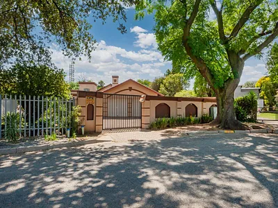 6 Bedroom House For Sale in Alberton - Cmcm.webp