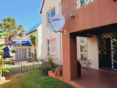 2 Bedroom Townhouse For Sale in Johannesburg - e8HL.webp