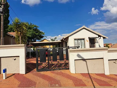 3 Bedroom House For Sale in Johannesburg - 7sVy.webp