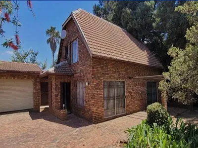 2 Bedroom House For Sale in Birch Acres, Kempton Park - OITY.webp