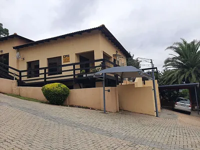 3 Bedroom Townhouse For Sale in Johannesburg - xDoA.webp