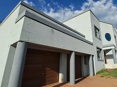 5 Bedroom House For Sale in Johannesburg - eV5K.webp