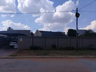 4 Bedroom House For Sale in Roodepoort - SaEX.webp