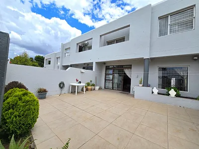 3 Bedroom Townhouse For Sale in Johannesburg - co8M.webp