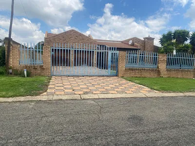3 Bedroom House For Sale in Klippoortjie, Boksburg - ezo6.webp