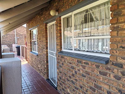 2 Bedroom Townhouse For Sale in Boksburg - 47IF.webp