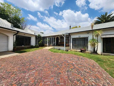 4 Bedroom House For Sale in Alberton - bfHY.webp