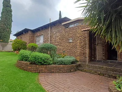 5 Bedroom House For Sale in Johannesburg - 9W6W.webp