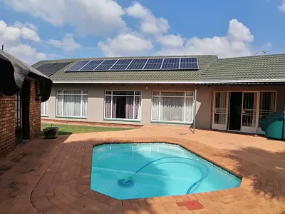 4 Bedroom House For Sale in Germiston - XNwT.webp