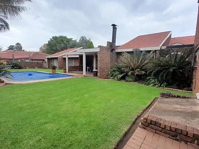 4 Bedroom House For Sale in Kempton Park - Is0E.webp