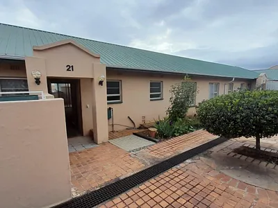 2 Bedroom Townhouse For Sale in Kempton Park - Q7Xw.webp