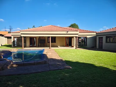 4 Bedroom House For Sale in Kempton Park - UBgy.webp