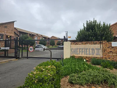 2 Bedroom Townhouse For Sale in Chloorkop, Kempton Park - YrNC.webp