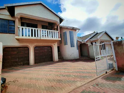 4 Bedroom House For Sale in Lenasia South, Johannesburg - osSi.webp